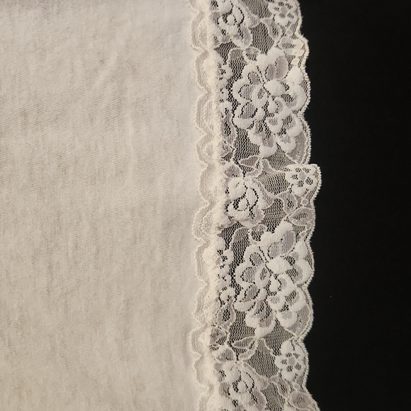 ELLE "Must Have" Off-White Lace Trim Cami – Size M - Picture 6 of 7